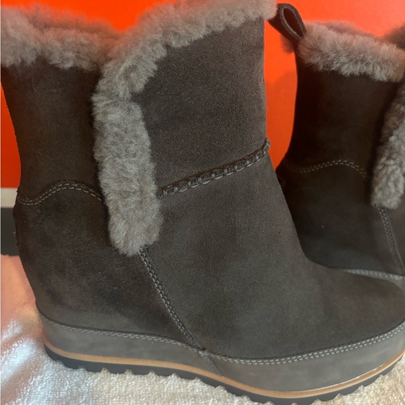New Ugg Malvella wedge boots size 11 - Picture 1 of 9